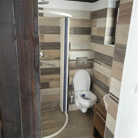 Casuta De Pe Dealul Cojocului * Runcu (Suceava)