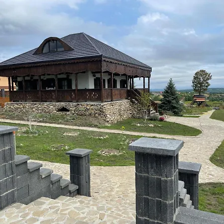 Casuta De Pe Dealul Cojocului Runcu (Suceava)